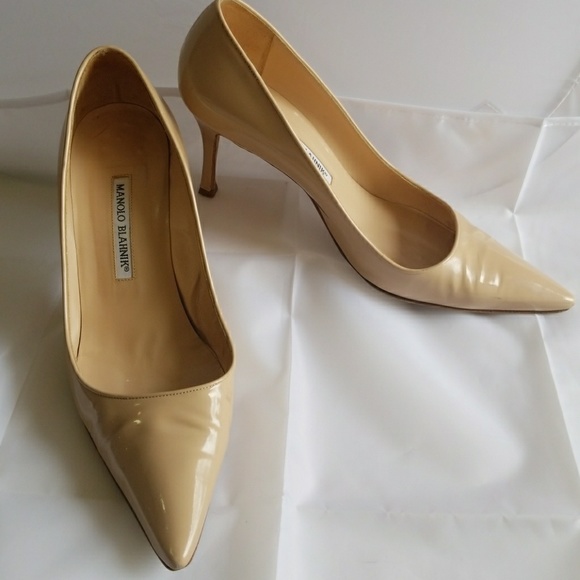 Manolo Blahnik Shoes - Manolo Blahnik nude pumps size 8.5